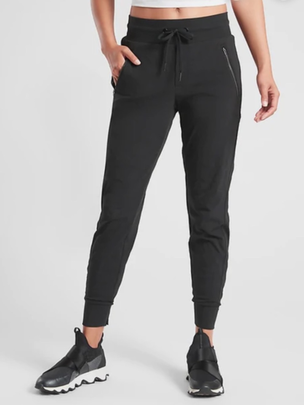 Athleta Trekkie north joggers size 4